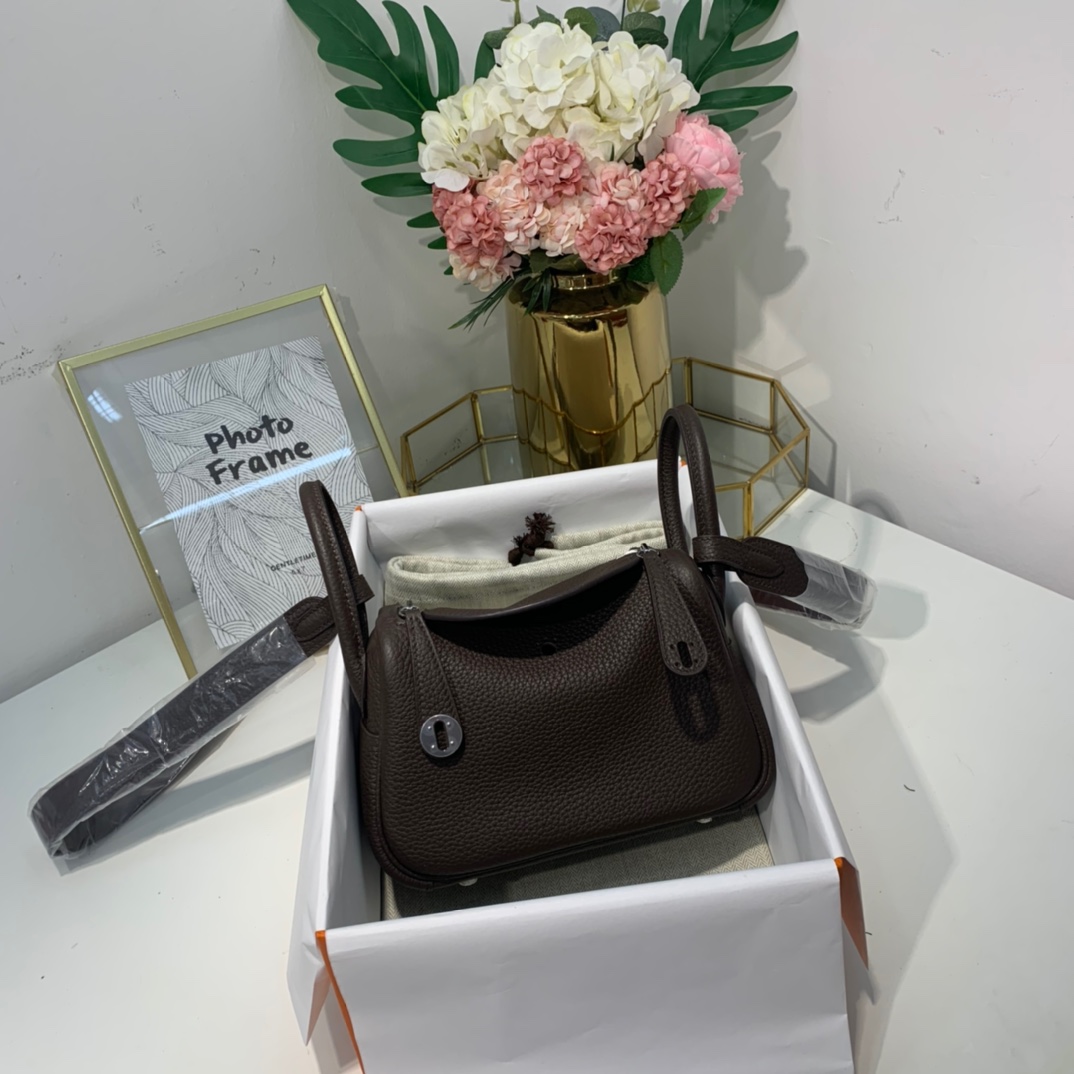 现货 Hermes Mini Lindy19cm 爱马仕46乌木色顶级TC牛皮迷你琳迪包 银扣