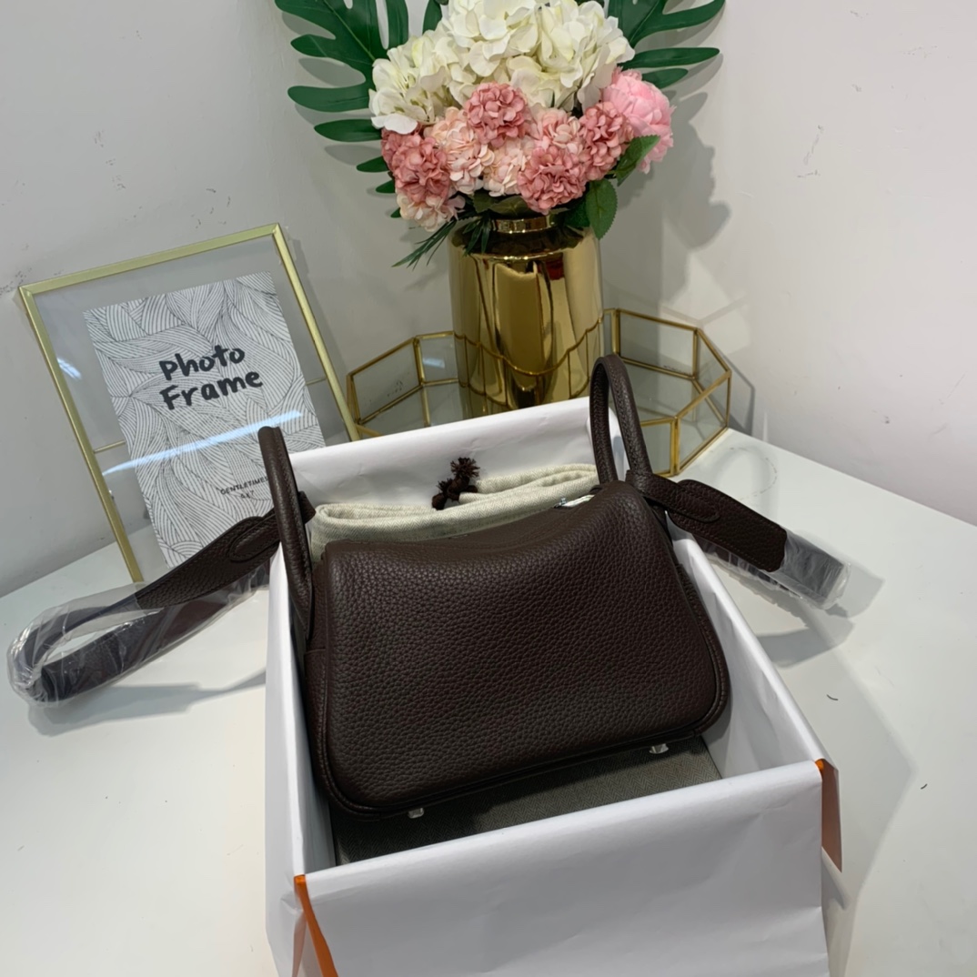 现货 Hermes Mini Lindy19cm 爱马仕46乌木色顶级TC牛皮迷你琳迪包 银扣