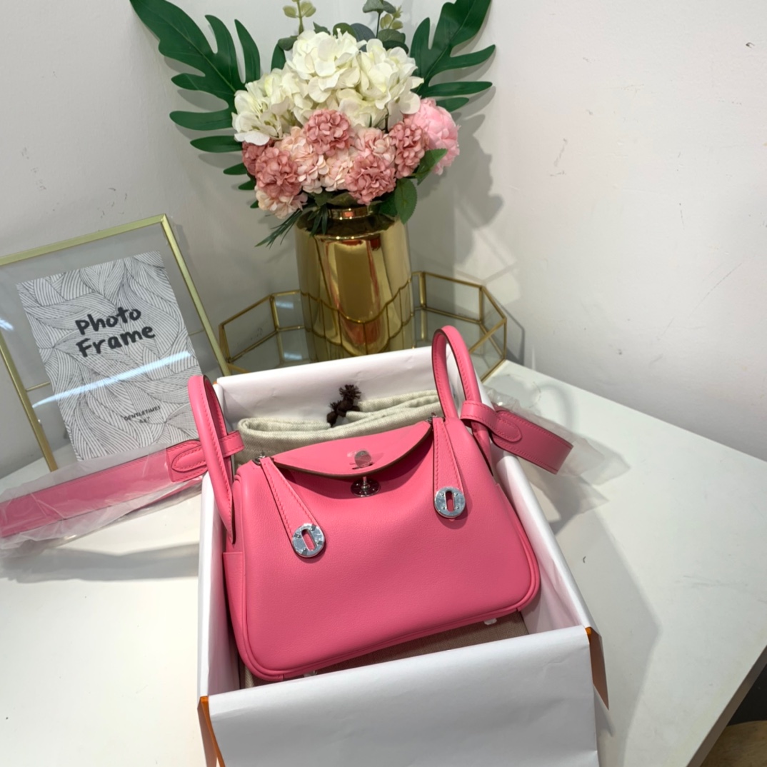 现货 爱马仕Mini Lindy女包 Hermes唇膏粉Swift牛皮迷你琳迪包 银扣