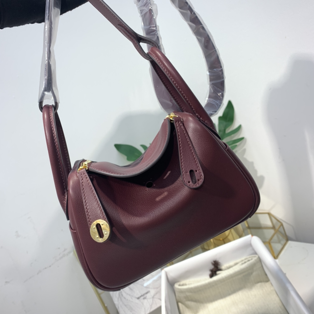 现货 Hermes爱马仕波尔多酒红Swift皮迷你琳迪包Mini Lindy19cm 金扣