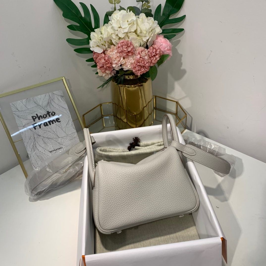 现货 爱马仕迷你琳迪包价格 Hermes Mini Lindy19cm 珍珠灰TC牛皮 银扣